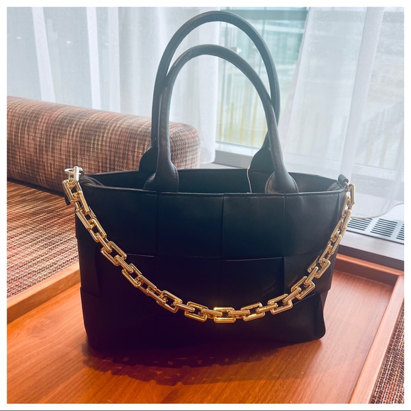 ShopEvelynne Bags 39 From Europe Beautiful Gold Chain Trim Tote Bag